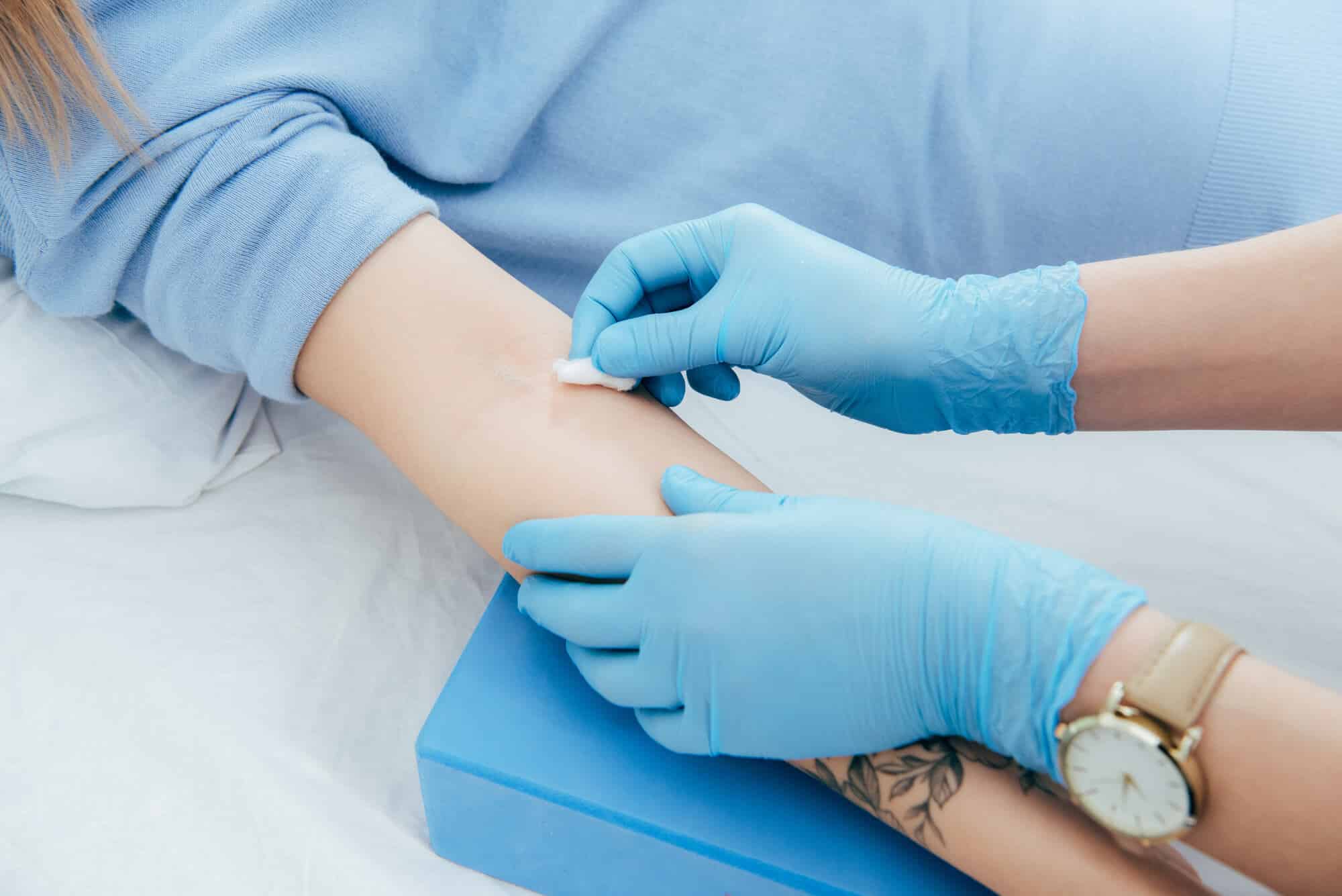 what is a phlebotomist